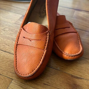Tod’s T 37.5 US 7.5 orange leather loafer style driving shoe good pre owned cond